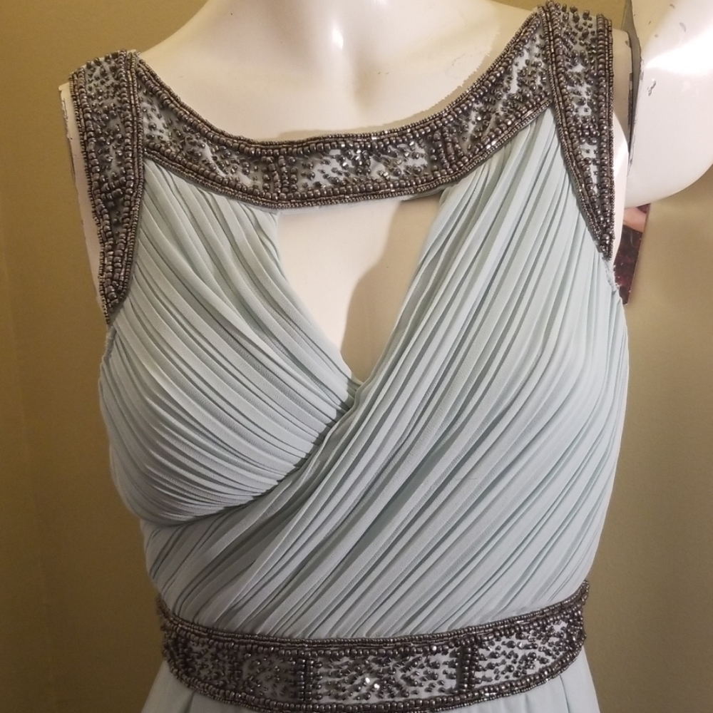 Dress - Picture 2 of 4
